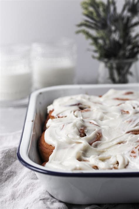 How does Pineapple Cinnamon Roll, with Frosting fit into your Daily Goals - calories, carbs, nutrition