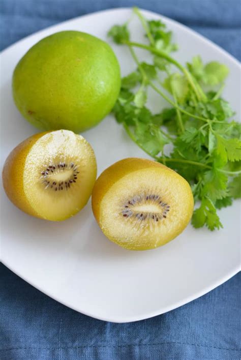 How does Pineapple Kiwi Salsa fit into your Daily Goals - calories, carbs, nutrition