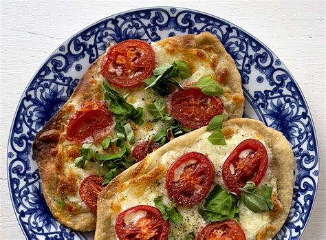 How does Pizza, Tomato Mozzarella Basil (Bostwick) fit into your Daily Goals - calories, carbs, nutrition