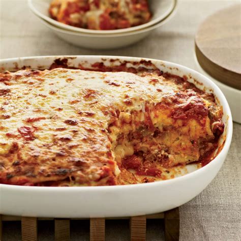 How does Pizza Flatbread Lasagna Cut 4 fit into your Daily Goals - calories, carbs, nutrition