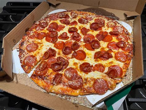 How does Pizza Pepperoni Thin Crust fit into your Daily Goals - calories, carbs, nutrition