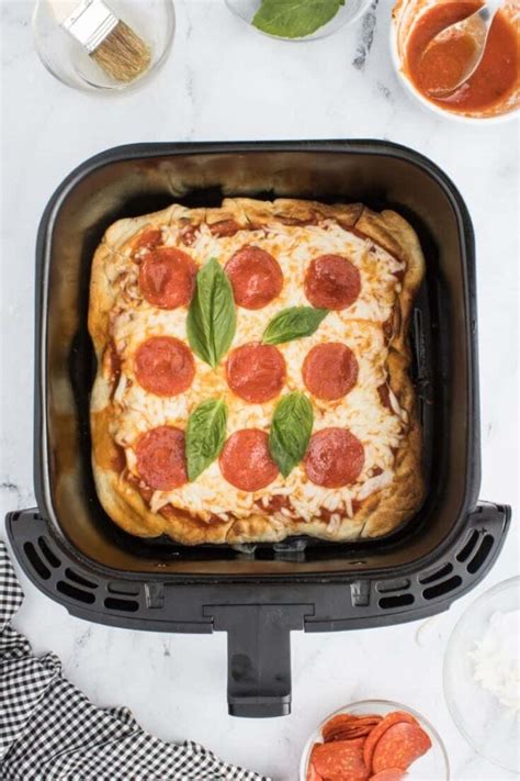 How does Pizza Pizza Bratfilets fit into your Daily Goals - calories, carbs, nutrition