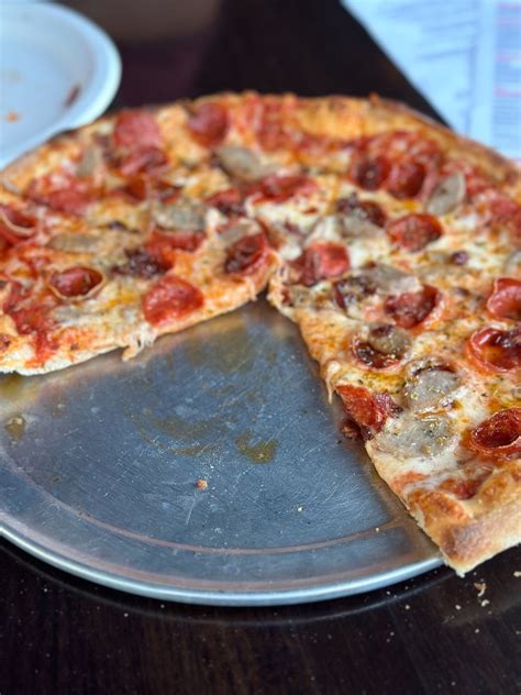 How does Pizza Snowshoe Cheeseburger Cut 8 fit into your Daily Goals - calories, carbs, nutrition