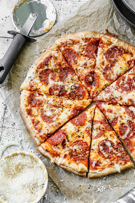 How does Pizzeria Pepperoni Pizza fit into your Daily Goals - calories, carbs, nutrition