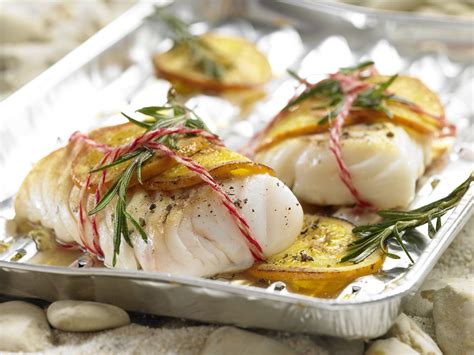 How does Plain Grilled Cod Filet fit into your Daily Goals - calories, carbs, nutrition