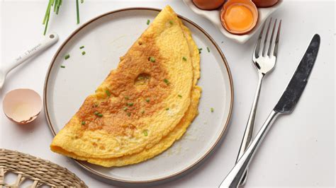 How does Plain Omelet (Egg Sub) fit into your Daily Goals - calories, carbs, nutrition