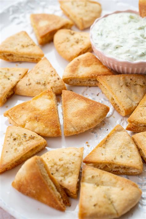 How does Plain Pita Chips fit into your Daily Goals - calories, carbs, nutrition