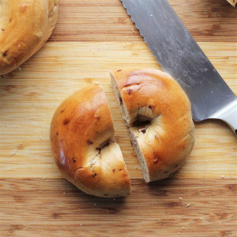 How does Plain Sliced Bagel fit into your Daily Goals - calories, carbs, nutrition