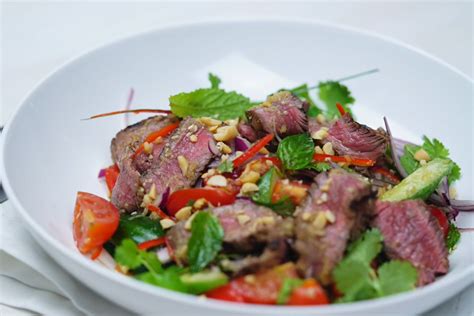 How does Platter Thai Beef Salad fit into your Daily Goals - calories, carbs, nutrition