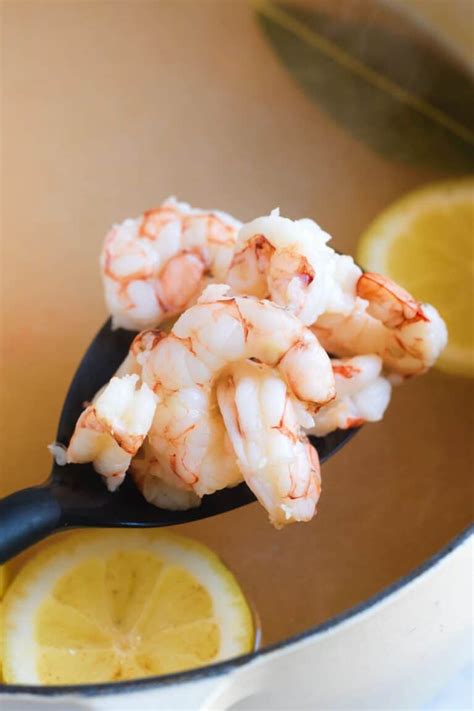 How does Poached Shrimp fit into your Daily Goals - calories, carbs, nutrition