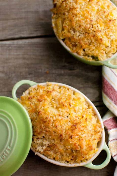 How does Poblano - Chorizo Mac N' Cheese with Roll fit into your Daily Goals - calories, carbs, nutrition