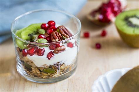 How does Pomegranate Yogurt with Granola fit into your Daily Goals - calories, carbs, nutrition