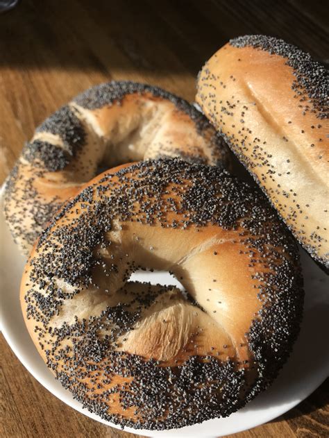 How does Poppy Seed Bagel fit into your Daily Goals - calories, carbs, nutrition