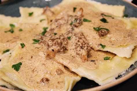 How does Porcini Morel Mushroom Ravioli fit into your Daily Goals - calories, carbs, nutrition