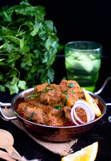 How does Pork Vindaloo fit into your Daily Goals - calories, carbs, nutrition