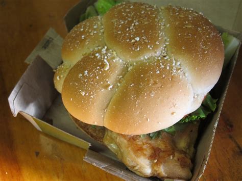 How does Premium Grilled Chicken Classic Sandwich: no Mayo fit into your Daily Goals - calories, carbs, nutrition