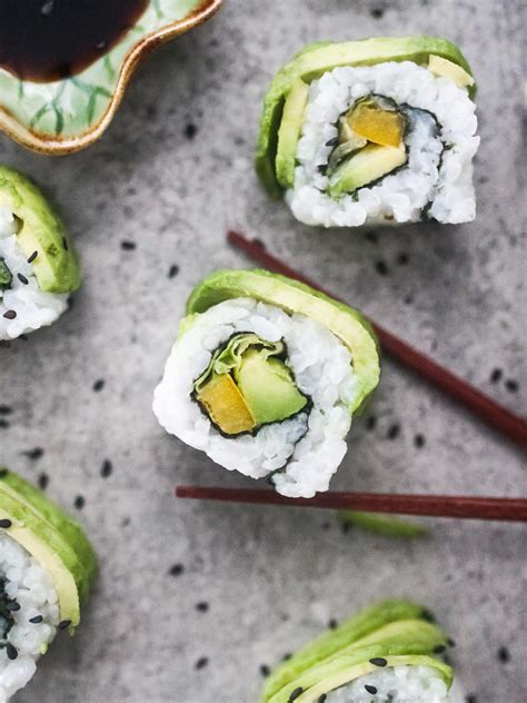 How does Prosciutto, Avocado and Apple Sushi fit into your Daily Goals - calories, carbs, nutrition