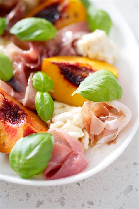 How does Prosciutto Caprese Minis fit into your Daily Goals - calories, carbs, nutrition