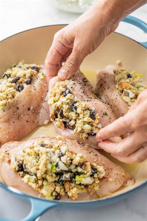 How does Pulled Chicken and Stuffing fit into your Daily Goals - calories, carbs, nutrition