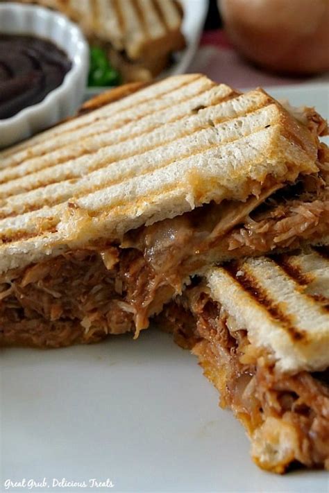 How does Pulled Pork Panini fit into your Daily Goals - calories, carbs, nutrition