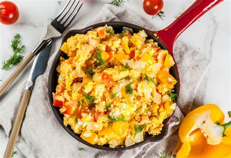 How does Quinoa, Egg and Vegetable Scramble fit into your Daily Goals - calories, carbs, nutrition