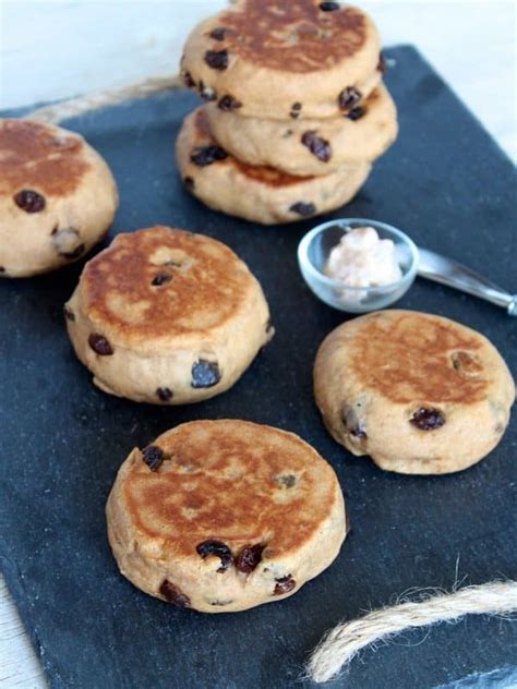 How does Raisin English Muffin fit into your Daily Goals - calories, carbs, nutrition