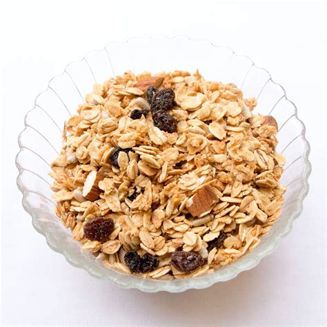 How does Raisin Granola Bar with Almonds fit into your Daily Goals - calories, carbs, nutrition