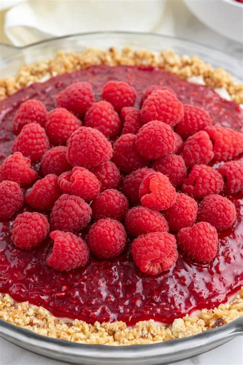 How does Raspberry Cream Pie fit into your Daily Goals - calories, carbs, nutrition