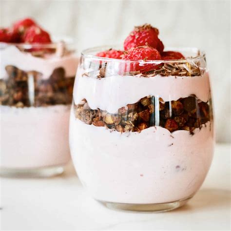 How does Raspberry and Granola Parfait fit into your Daily Goals - calories, carbs, nutrition
