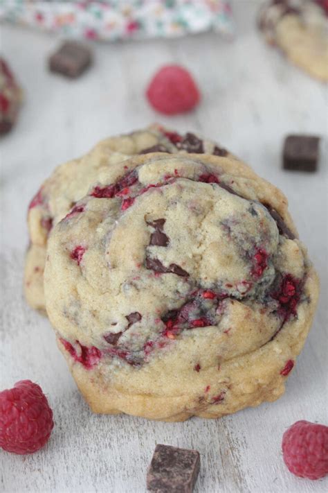 How does Raspberry with Dark Chocolate Chips fit into your Daily Goals - calories, carbs, nutrition