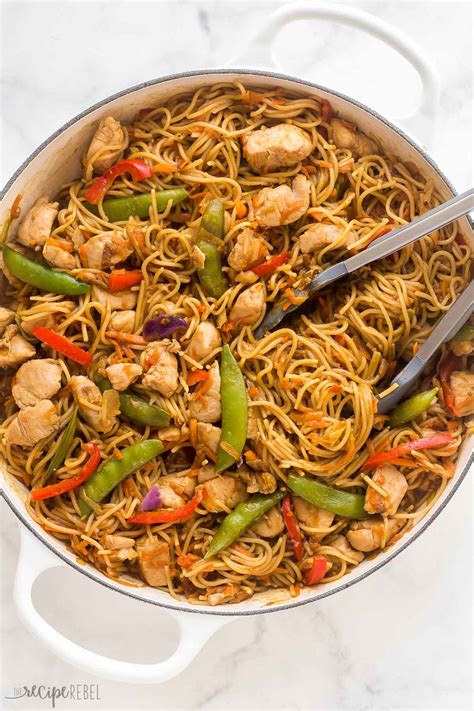 How does Restaurant, Chinese, chicken chow mein fit into your Daily Goals - calories, carbs, nutrition