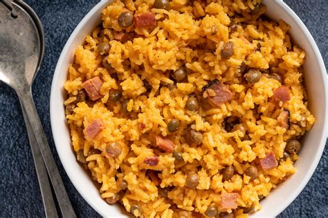 How does Restaurant, Latino, Arroz con grandules (rice and pigeonpeas) fit into your Daily Goals - calories, carbs, nutrition