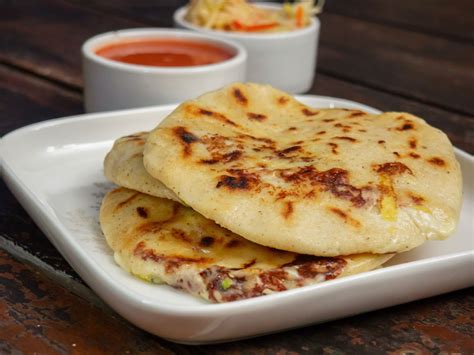 How does Restaurant, Latino, pupusas con queso (pupusas, cheese) fit into your Daily Goals - calories, carbs, nutrition