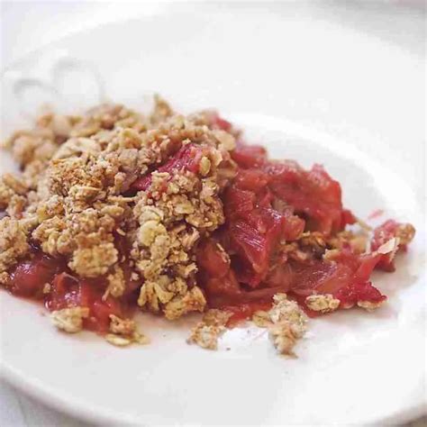 How does Rhubarb Crumble fit into your Daily Goals - calories, carbs, nutrition