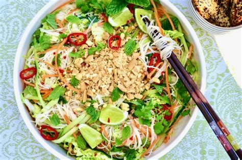 How does Rice Noodle Salad fit into your Daily Goals - calories, carbs, nutrition