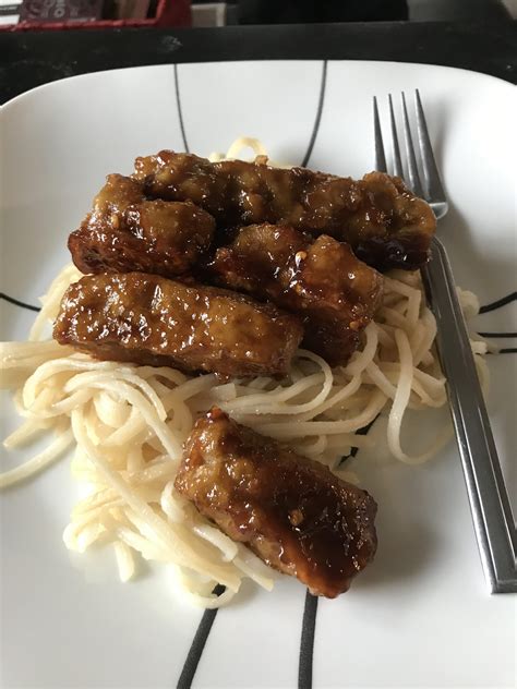 How does Rice Noodles with Seitan and Vegetables fit into your Daily Goals - calories, carbs, nutrition