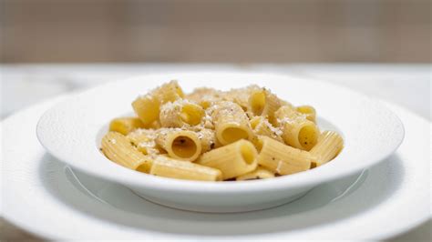 How does Rigatoni delle Nonna fit into your Daily Goals - calories, carbs, nutrition