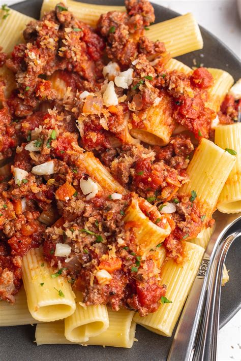 How does Rigatoni with Vegetable Bolognese fit into your Daily Goals - calories, carbs, nutrition