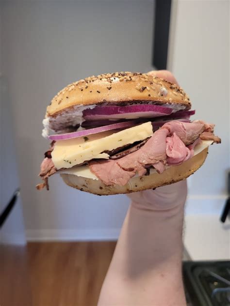 How does Roast Beef, Thyme, Onion, Provolone fit into your Daily Goals - calories, carbs, nutrition