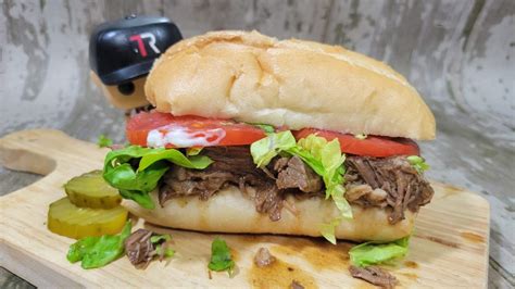 How does Roast Beef Po Boy fit into your Daily Goals - calories, carbs, nutrition