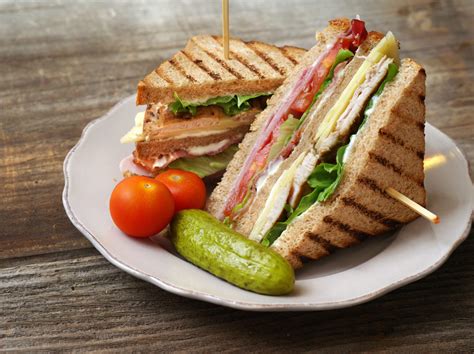 How does Roast Turkey Club fit into your Daily Goals - calories, carbs, nutrition