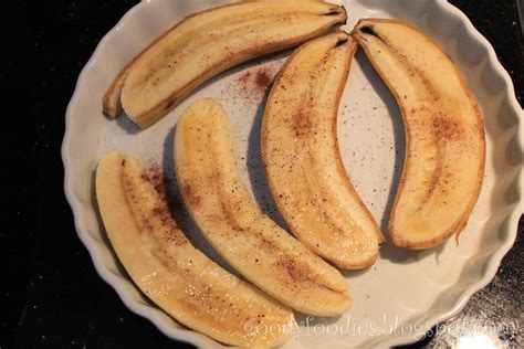 How does Roasted Bananas fit into your Daily Goals - calories, carbs, nutrition