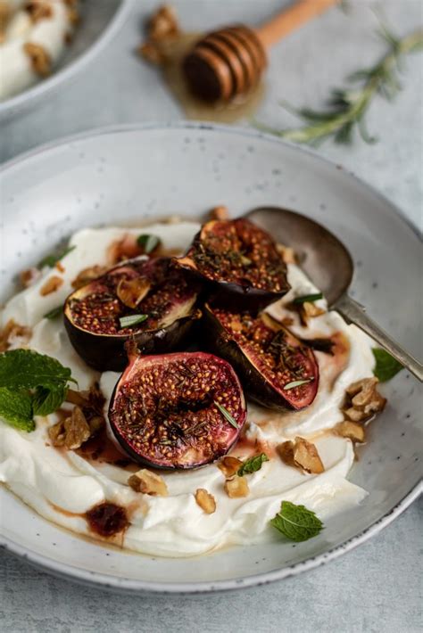 How does Roasted Figs with Yogurt fit into your Daily Goals - calories, carbs, nutrition