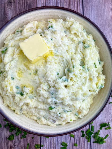 How does Roasted Garlic Chive Mashed Potatoes fit into your Daily Goals - calories, carbs, nutrition