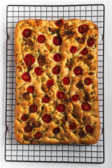 How does Roasted Garlic Focaccia fit into your Daily Goals - calories, carbs, nutrition