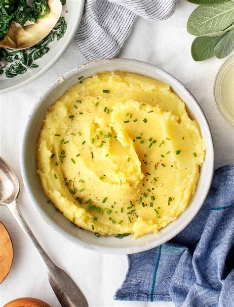 How does Roasted Garlic Mashed Potatoes fit into your Daily Goals - calories, carbs, nutrition