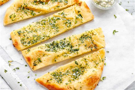 How does Roasted Garlic White Flatbread fit into your Daily Goals - calories, carbs, nutrition