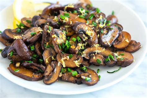 How does Roasted Mushrooms (48619.1) fit into your Daily Goals - calories, carbs, nutrition