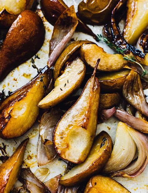 How does Roasted Pears and Red Onions fit into your Daily Goals - calories, carbs, nutrition