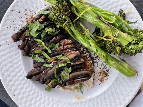 How does Roasted Portabella and Broccolini fit into your Daily Goals - calories, carbs, nutrition